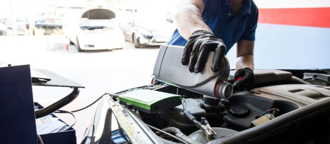 ¿Cuándo debes hacer el cambio de aceite a tu coche?