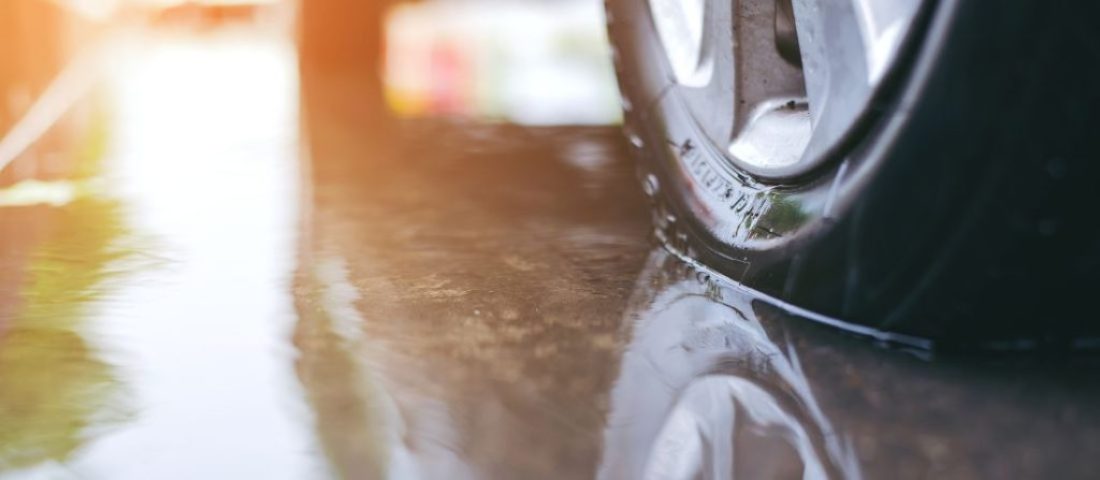 Qué es el Aquaplaning y como afecta la lluvia a tus neumáticos